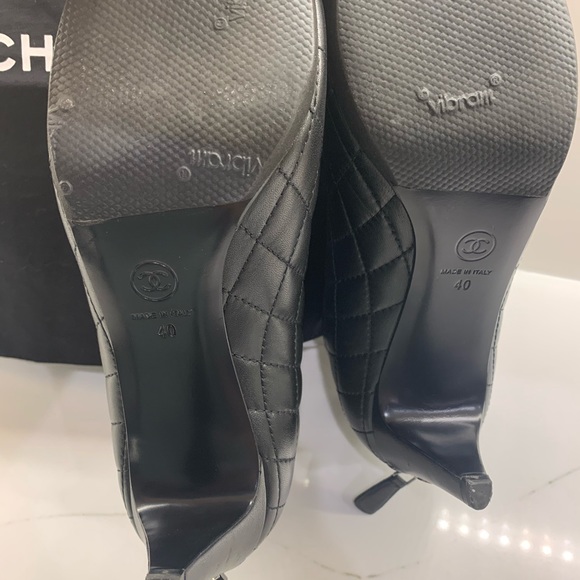 Chanel booties size 40 color black with silver cc new soles - Picture 13 of 13